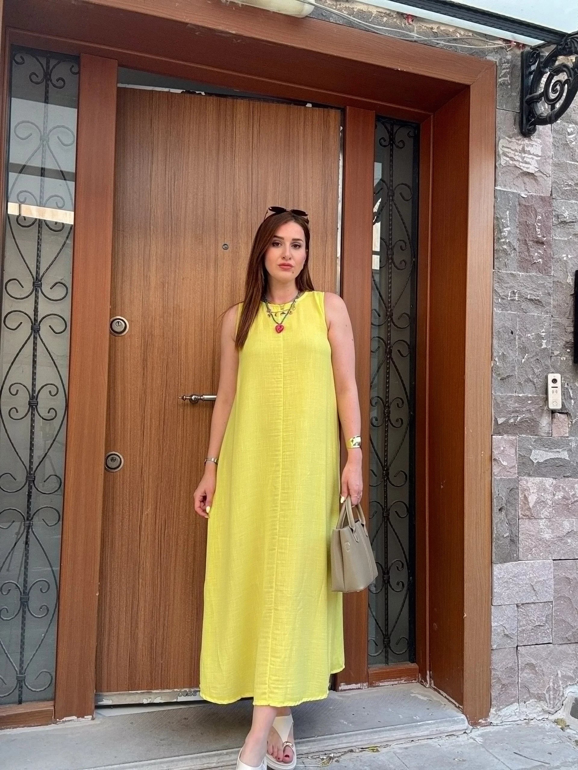 Robe en lin 100% avec des boutons arrière fluides et Glassy - Yellow S