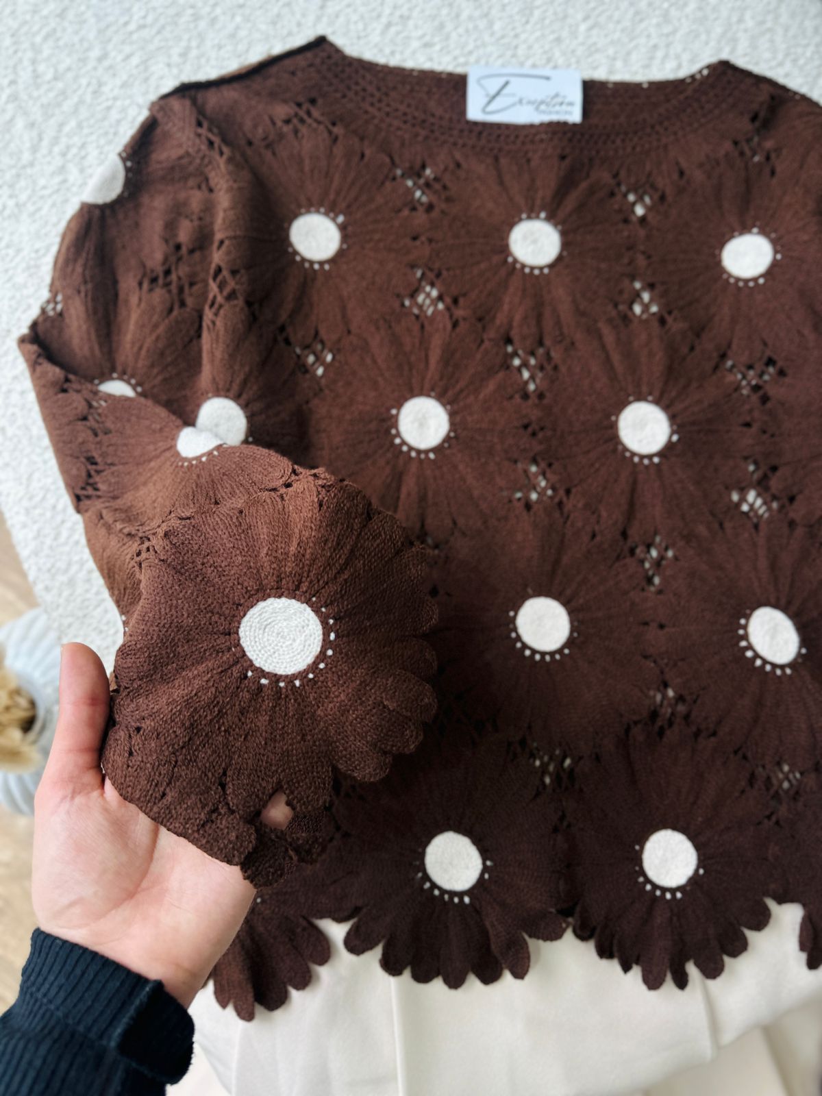 Pull brodé marron