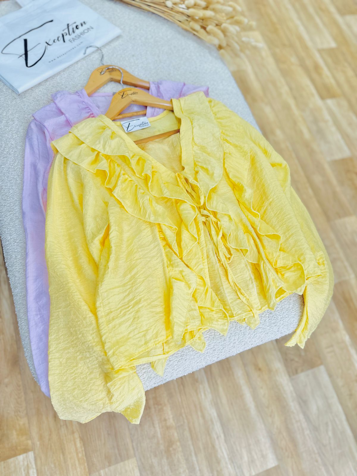 Chemise à volants couleur pastel