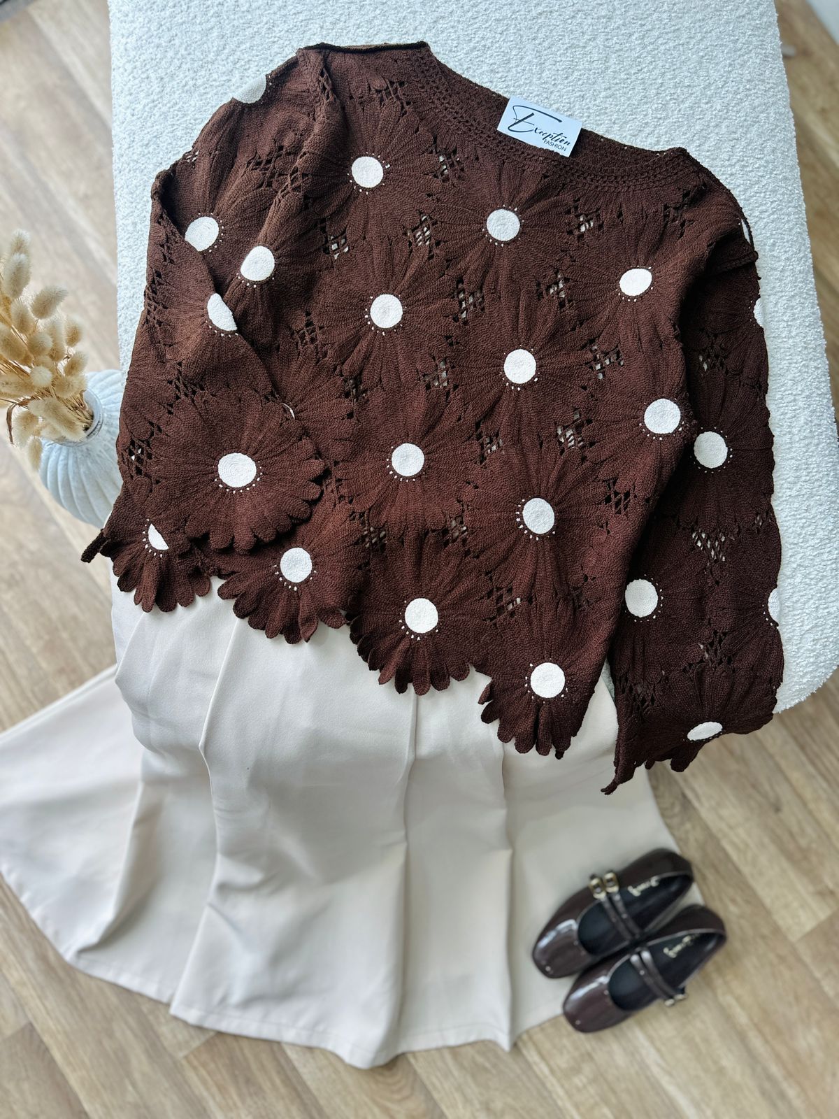 Pull brodé marron