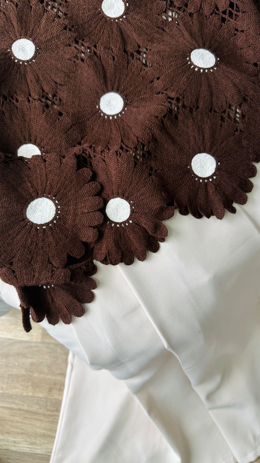 Pull brodé marron