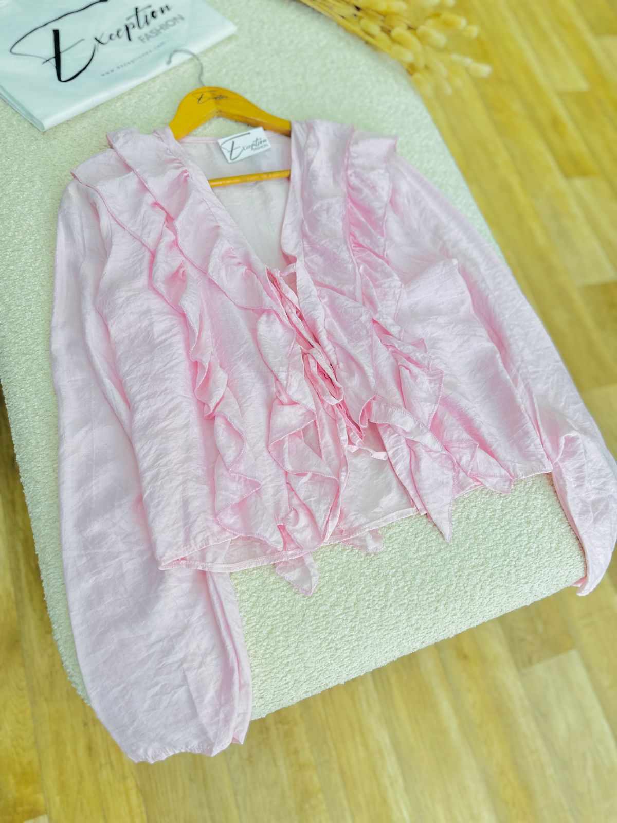 Chemise à volants couleur pastel