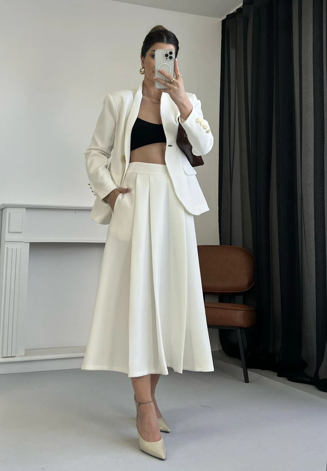 Set chic : blazer à boutons dorés + jupe – Image 3