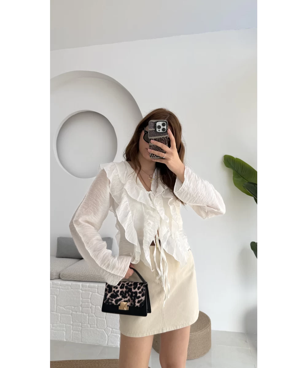 Chemise à volants et cravate – Image 4