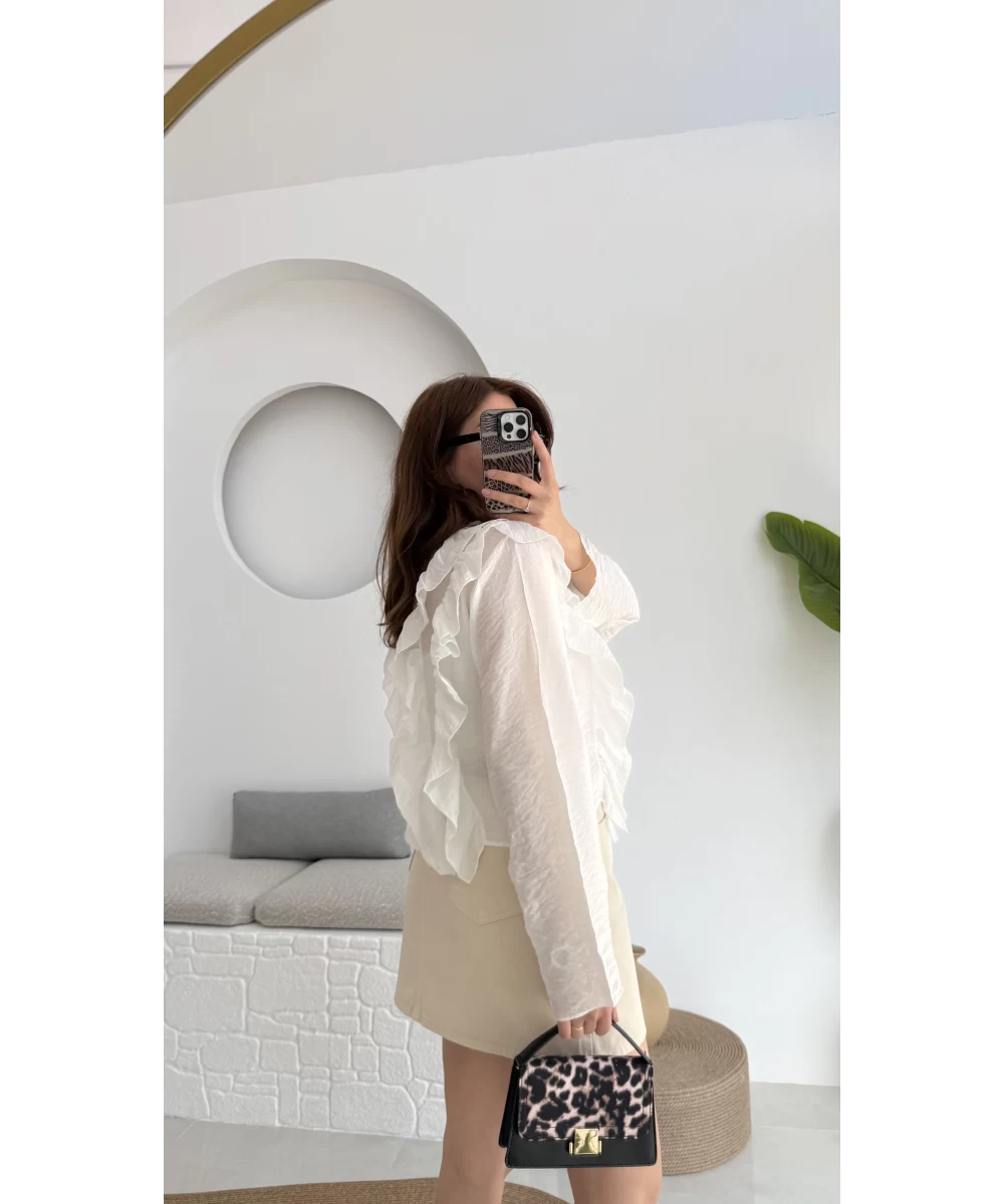 Chemise à volants et cravate – Image 6