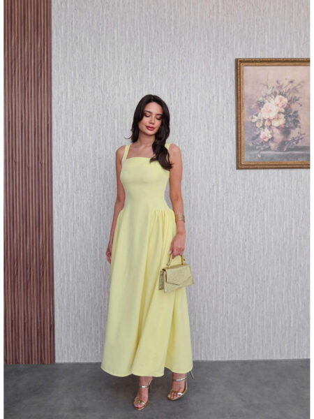 Robe mi-longue à bretelles épaisses et col carré